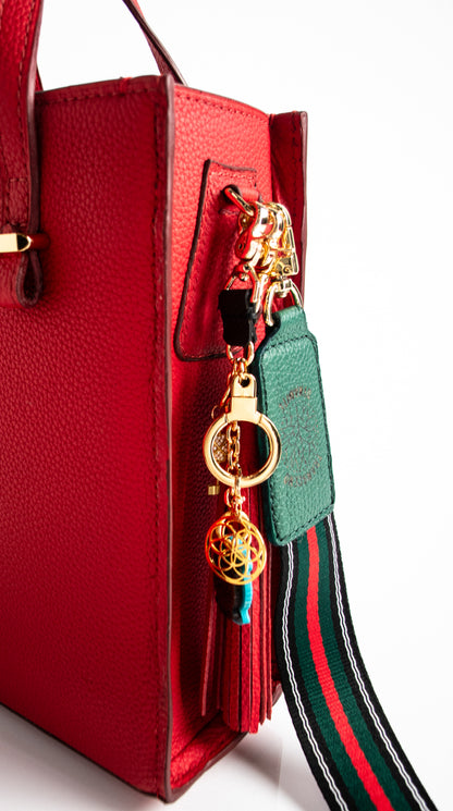 durable red and green striped bag strap with adjustable length and gold hardware
Highlighting Specifics: